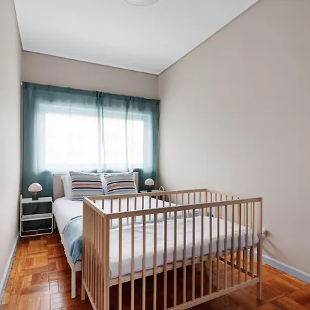 Spacious Family 3br With Aqua Accents Porto